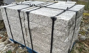 Granitpalisaden bearbaitet