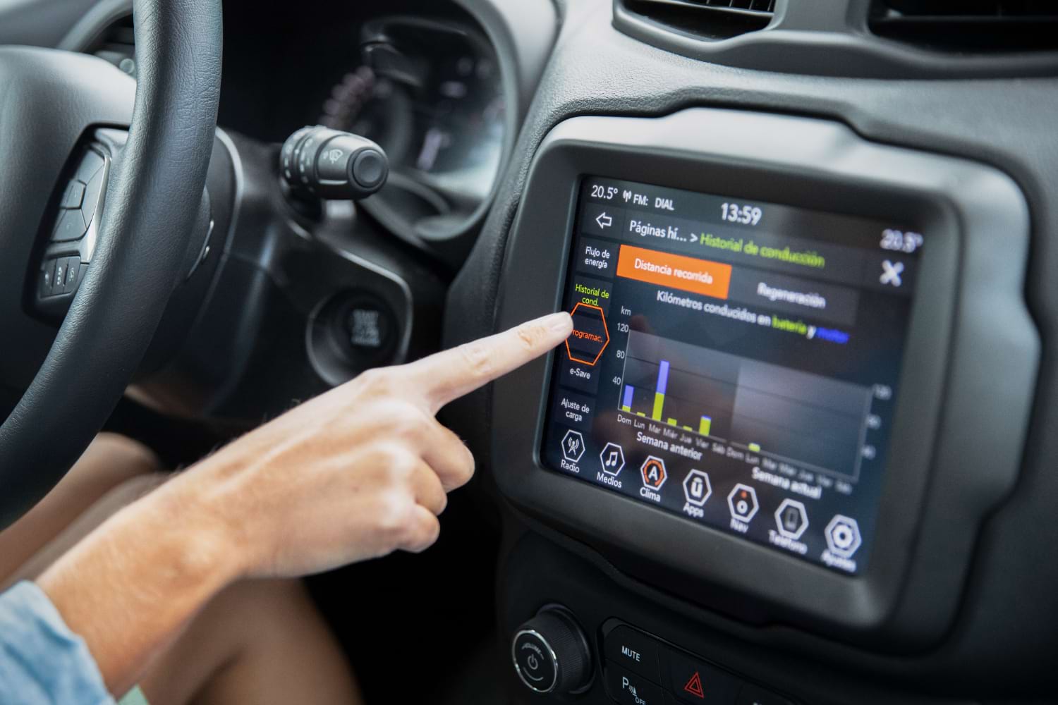 Warum eine fehlerhafte Instrumententafel nicht ignoriert werden sollte

Die Instrumententafel eines Fahrzeugs spielt eine zentrale Rolle für die Sicherheit und Funktionalität des Fahrzeugs. Sie zeigt wichtige Informationen wie Geschwindigkeit, Kraftstoffstand und Motortemperatur an. Ein Defekt in diesem Bereich kann dazu führen, dass der Fahrer falsche oder gar keine Daten erhält, was potenziell gefährlich sein kann. Häufige Probleme sind flackernde Anzeigen, defekte Zeiger oder komplett ausfallende Anzeigen.

Viele Autofahrer neigen dazu, kleinere Störungen in der Instrumententafel zu ignorieren, bis sie zu einem ernsthaften Problem werden. Eine frühzeitige Diagnose und Reparatur kann jedoch größere Schäden verhindern und die Lebensdauer der Fahrzeugelektronik verlängern. Besonders bei modernen Fahrzeugen sind die Instrumententafeln mit einer Vielzahl von Sensoren und elektronischen Komponenten ausgestattet. Eine Reparatur erfordert daher spezielles Fachwissen und professionelle Werkzeuge. Statt teure Ersatzteile zu kaufen, kann eine gezielte Reparatur eine kostengünstigere und nachhaltigere Lösung sein.

Professionelle Kombiinstrument Reparatur als kosteneffiziente Lösung

Viele Werkstätten bieten heute spezialisierte Dienstleistungen für die <a href="https://www.endera.de/tacho-reparieren.html">Kombiinstrument Reparatur</a> an, um defekte Anzeigen oder Elektronikfehler zu beheben. Dabei werden fehlerhafte Komponenten identifiziert, defekte Lötstellen repariert oder beschädigte Displays ausgetauscht. Eine fachgerechte Reparatur stellt sicher, dass das Kombiinstrument wieder zuverlässig funktioniert und alle Anzeigen korrekt arbeiten.

Moderne Fahrzeuge sind zunehmend mit digitalen Displays ausgestattet, die komplexe Diagnosesysteme enthalten. Eine unsachgemäße Reparatur kann zu noch größeren Problemen führen, weshalb es wichtig ist, sich an Experten zu wenden. Viele spezialisierte Werkstätten bieten eine Diagnose mit modernster Technologie an, um Fehlerquellen präzise zu bestimmen. So kann gezielt repariert werden, ohne unnötige Kosten für den Austausch der gesamten Instrumententafel zu verursachen.